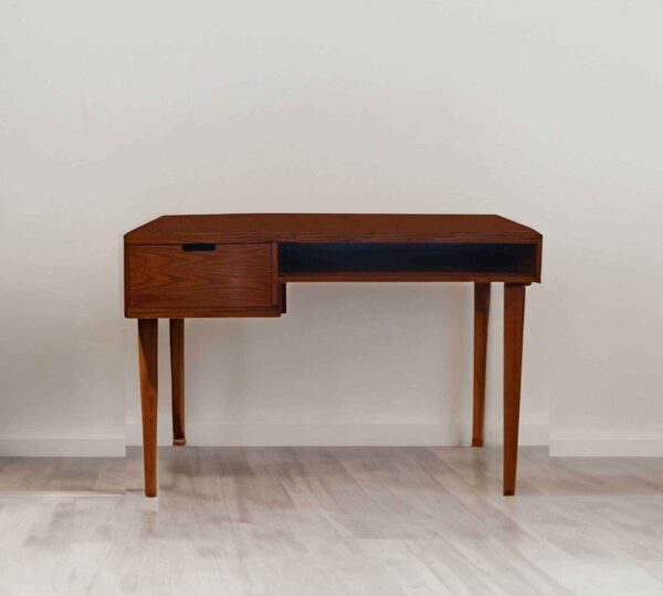 Minimal Study table