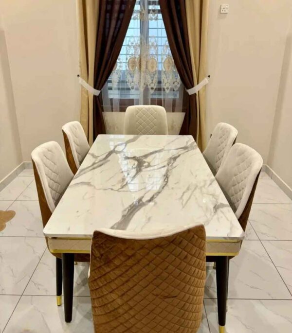 Climax Dining table