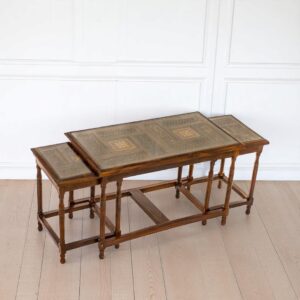 Center nesting table