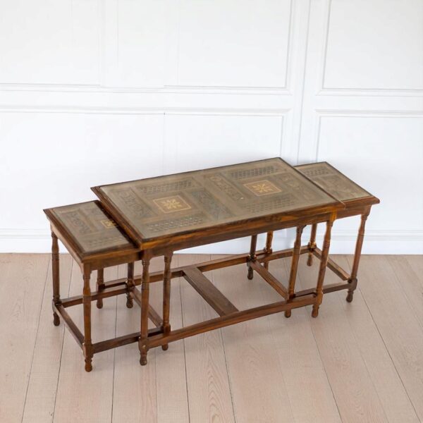 Center nesting table