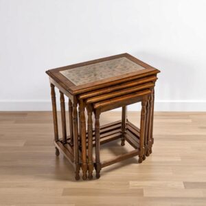 Staclyn nesting table